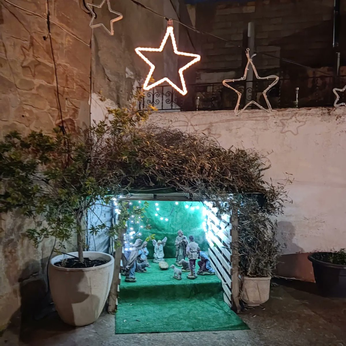 Fraella_com's tweet photo. Fraella se ilumina en Navidad https://t.co/3E4rD3wRC3