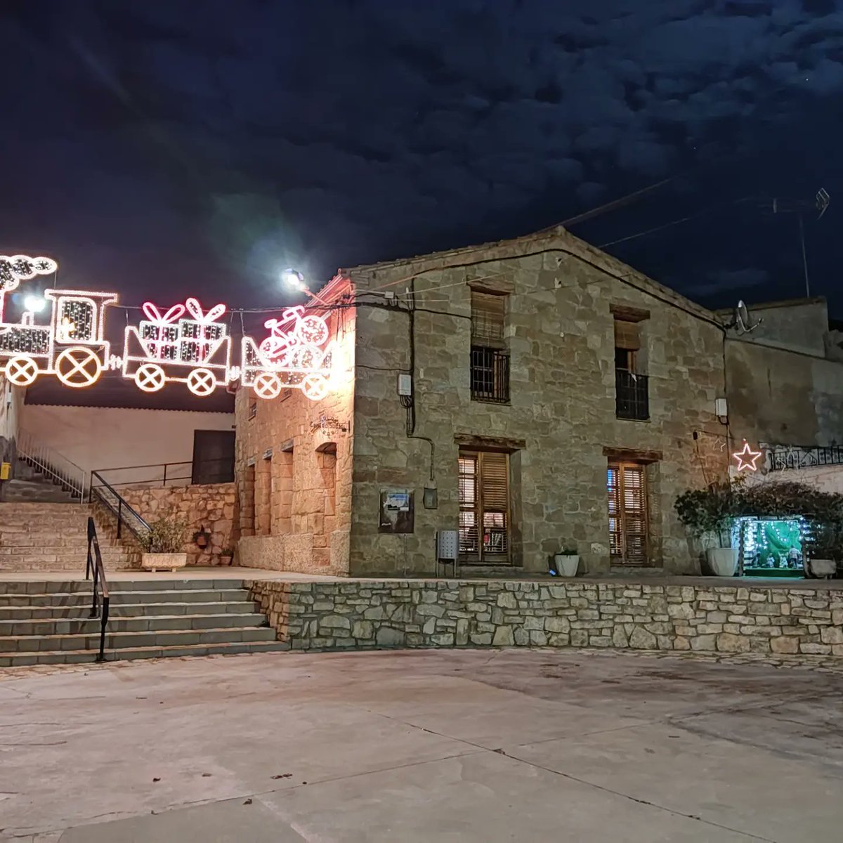 Fraella_com's tweet photo. Fraella se ilumina en Navidad https://t.co/3E4rD3wRC3