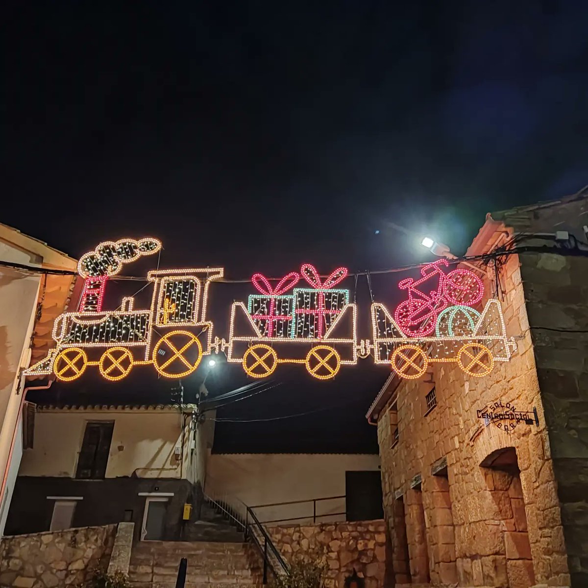 Fraella_com's tweet photo. Fraella se ilumina en Navidad https://t.co/3E4rD3wRC3