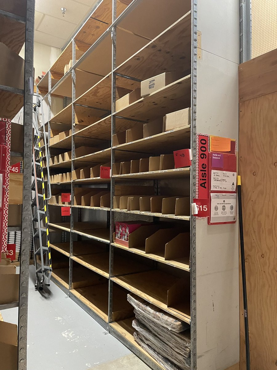 shortney126's tweet photo. T-672 is all ready for Christmas with NOTHING in the back!! @jennifernbest @mguraya9 @Alyssa08899385 @LMSheridan3 @NagyNcnagy https://t.co/KAfKZazrcR