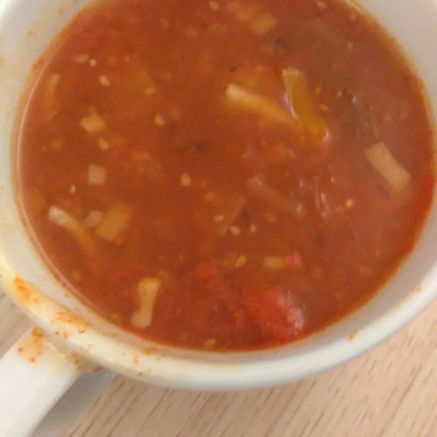 3437Robinfood's tweet photo. 'Mag ik nog een beetje Chinese tomatensoep als er nog is? En zit er nog wat van die heerlijke roti in de pan?' Aan alle tafels werd gesmuld én geanimeerd bijgepraat. Ook tijdens het toetje met klopklop en slagroom. De vrijwilligers van Robin Food zorgden voor de afwas https://t.co/X7IGvUvk5z