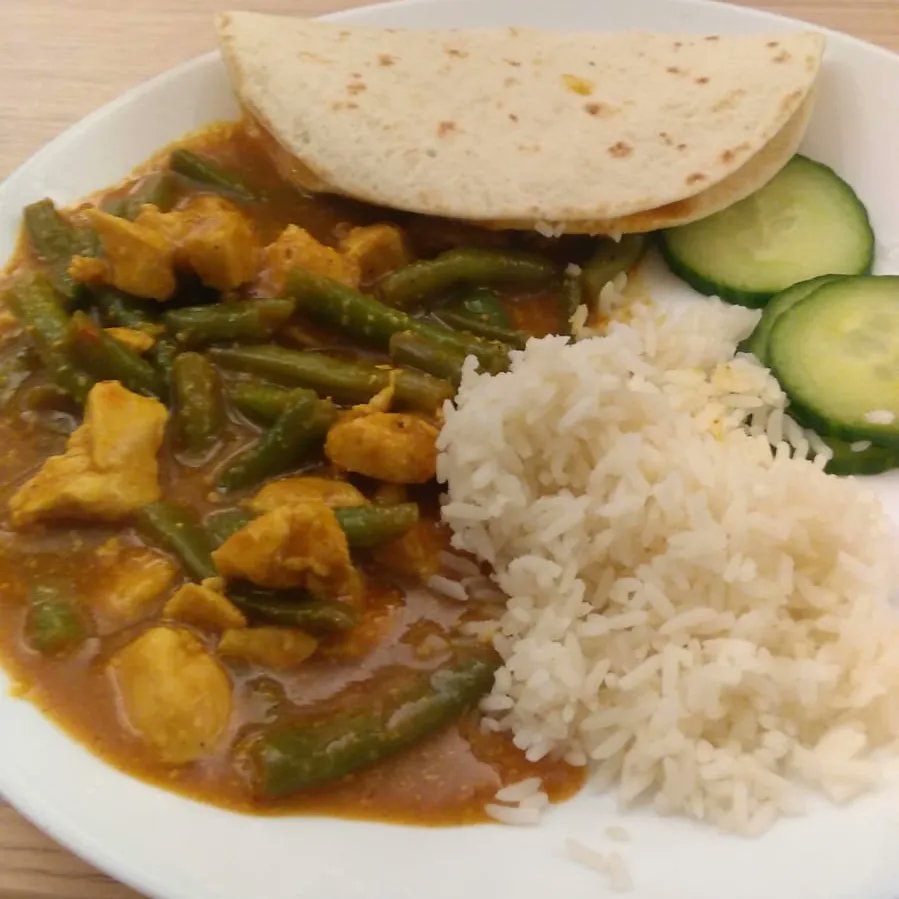 3437Robinfood's tweet photo. 'Mag ik nog een beetje Chinese tomatensoep als er nog is? En zit er nog wat van die heerlijke roti in de pan?' Aan alle tafels werd gesmuld én geanimeerd bijgepraat. Ook tijdens het toetje met klopklop en slagroom. De vrijwilligers van Robin Food zorgden voor de afwas https://t.co/X7IGvUvk5z