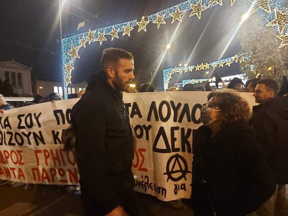 Κάποιους τους ενοχλούσε ο χαρακτήρας του Παππά επειδή δεν τα πήγαινε καλά με τους δημοσιογράφους.Αλλά ο Παππάς και στις φωτιές πήγε,και τν άποψή του εκφράζει χωρίς να φοβάται(+γήπεδο στις φυλακές έφτιαξε). Γι αυτό τον λατρεύουμε✊
#Γρηγοροπουλος