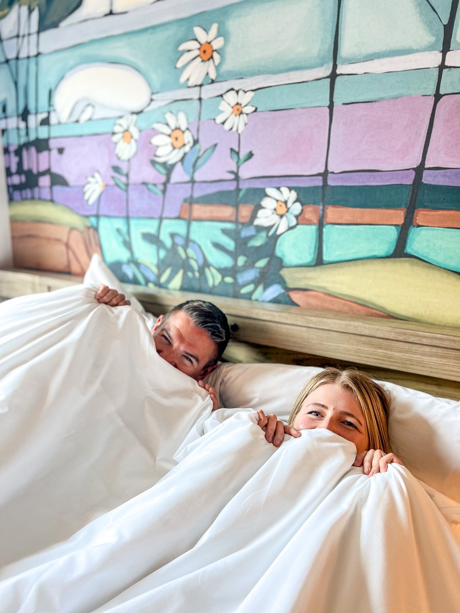 With the chilly weather outside, all we want is to hide from the cold under the warm sheets! 🛌

#VisitPEI #PEI