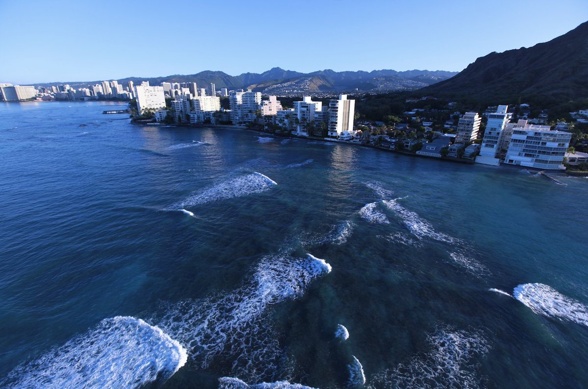 MagnumHelo's tweet photo. Wavy π Caught during our flight with Margot.
#helicopterviews #hawaiiviews #honoluluhawaii #honolulu #whattodoinhawaii #surfsup #goofyfoot https://t.co/thoCaCCH0U