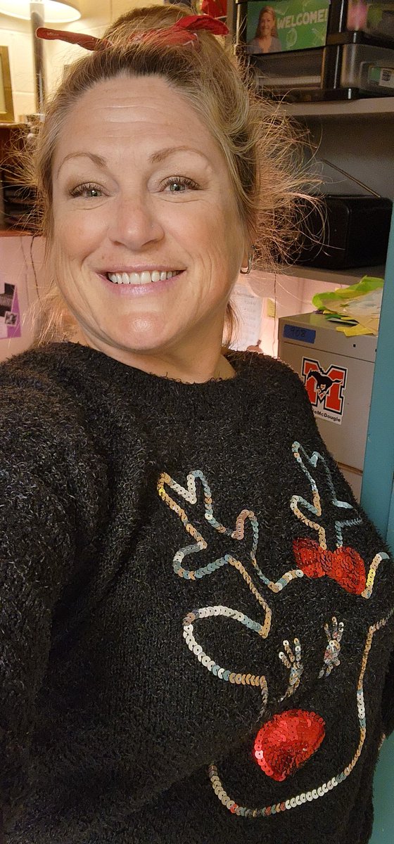 coachbee_mms's tweet photo. Last 10 days until the holiday break. We have Plaid (or flannel day) and Tinsel Tuesday (sparkle and shine).
8 to go!
#WeAreMcDougle 
#altruismo 
#whereisyourholidayspirit https://t.co/HCizOyuC92
