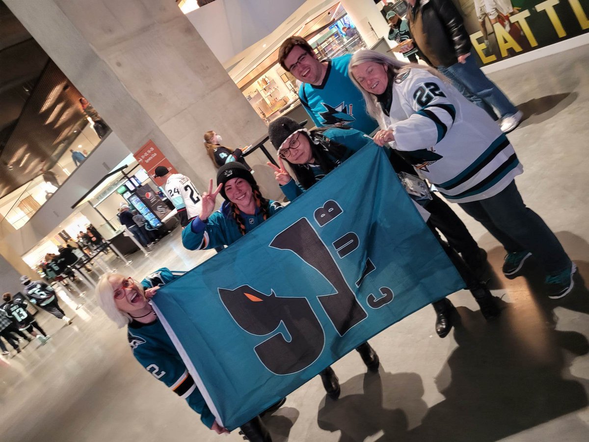 TFW the @sanjosesharks give you an assignment for the #Thanksgiving Eve game in #Seattle and you have the BEST TIME EVER meeting a ton of #Sharks fans... 🥰🦈🏒

#SJSharks #Sharks1991Club #SharksTerritory #LadiesOfTheSharks #LOTSharks #LOTS @BryannSpokane