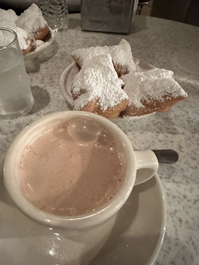 JBFritz's tweet photo. Can’t wait for my hem peeps to get here! #Nola #ASH2022 #ashtrainee https://t.co/RX4ayX7t7k