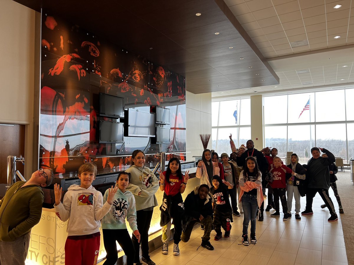 ms_enright's tweet image. What an incredible field trip to @chiefs stadium. Huge thanks to @HuffingtonStacy for organizing! #ISDstrong #ISD5thgrade #3TEpride