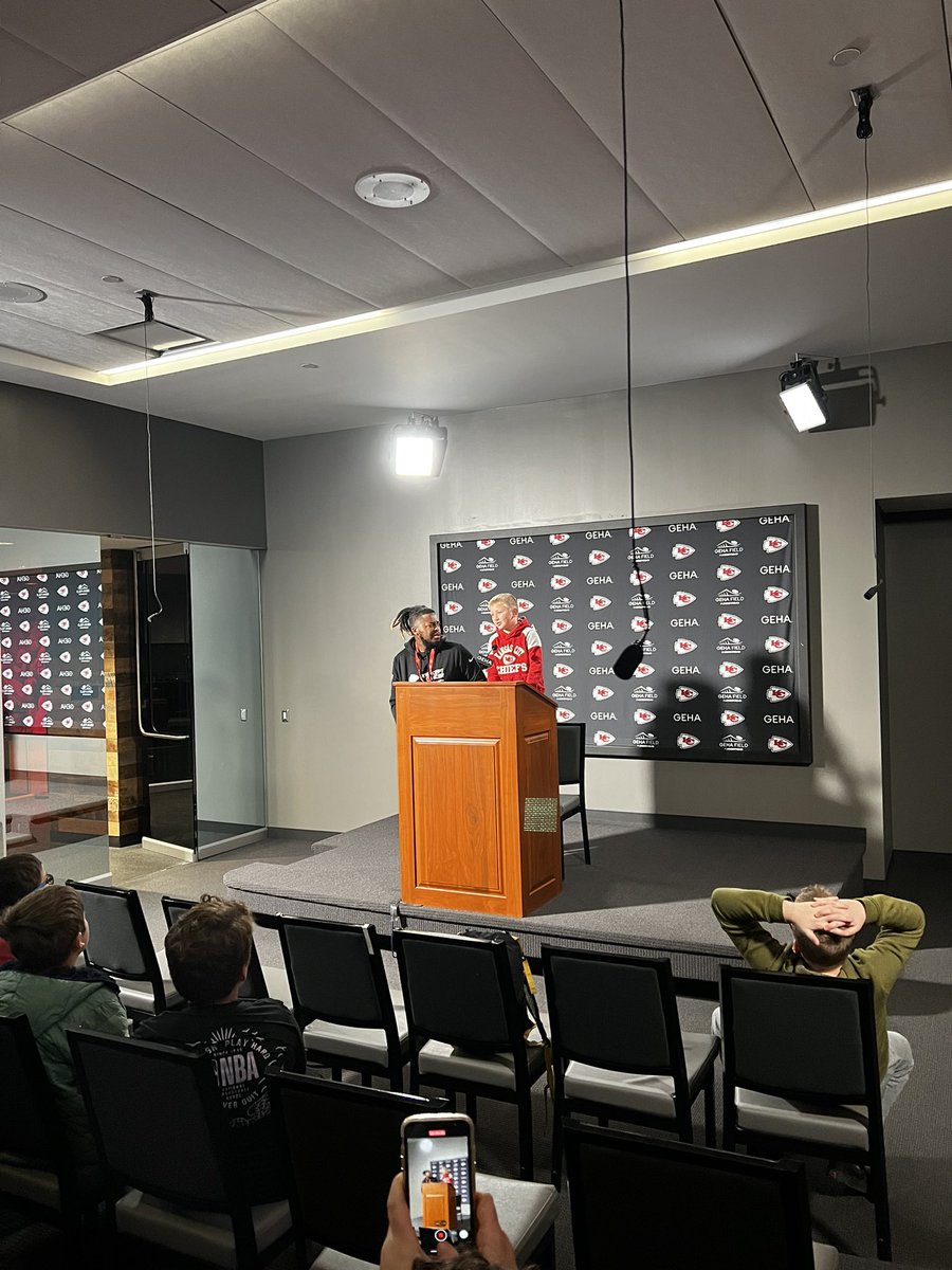 ms_enright's tweet image. What an incredible field trip to @chiefs stadium. Huge thanks to @HuffingtonStacy for organizing! #ISDstrong #ISD5thgrade #3TEpride