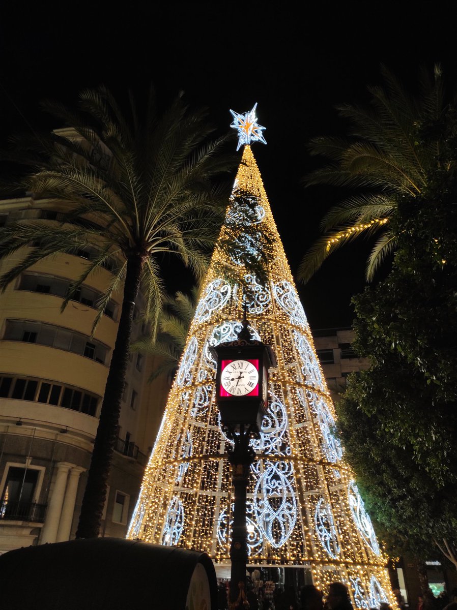 Danielmm_18's tweet photo. Jerez en Navidad ✨ https://t.co/QZJ6NzzN5P
