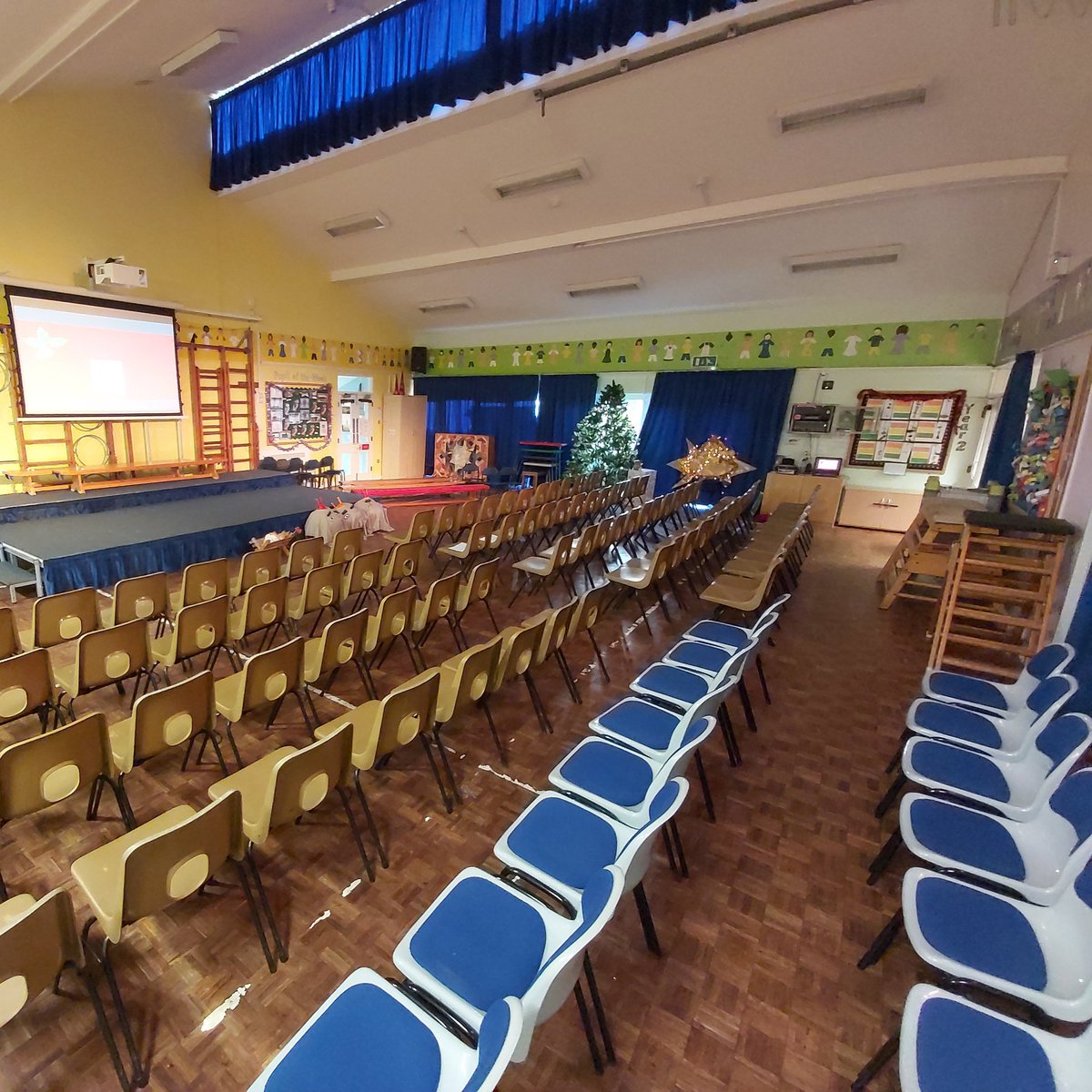 Reception and KS1 wowed the crowds with their Wiggly Nativity 👼and Donkey for Sale🐴 performances today. The children were amazing, thank-you to our incredible staff behind the scenes and thank YOU for coming 🎄#feelingfestive #southcottfamily