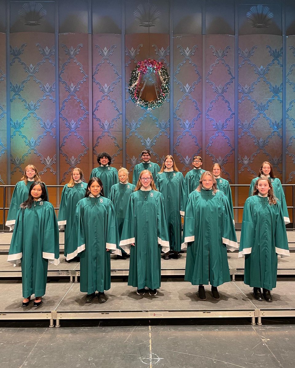boylanchoir's tweet photo. Concert Choir had the opportunity to record for @MyStateline Sounds of the Holidays at the @coronado_pac today! Catch us on the air closer to Christmas! 💚🎶💛🎄❄️ https://t.co/DdlRN2YUmT