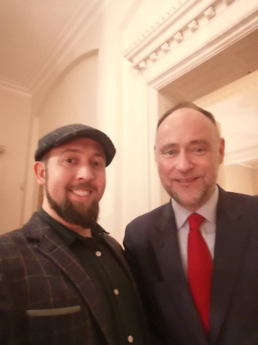 What a pleasure to be at the Christmas gathering at the #british #Ambassador residence #Oslo #Norway representing #ledidi. A delightful evening and very good company and a pleasure to meet the ambassador <a href="/RichWoodUK/">Richard Wood 🇬🇧</a> and thank you to the <a href="/UKinNorway/">British Embassy Oslo 🇬🇧🇳🇴</a> team for the invitation!