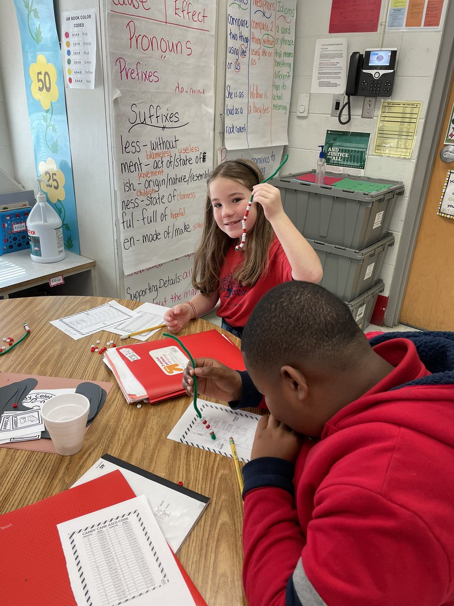 #HourofCode <a href="/MaryBAustin/">Mary B. Austin Elementary</a> 3rd graders learned about binary code and made coded Christmas ornaments #MCPSSMomentofscience <a href="/MobilePublicSch/">MobilePublicSchools</a> <a href="/craftbrain/">LeftBrainCraftBrain</a>