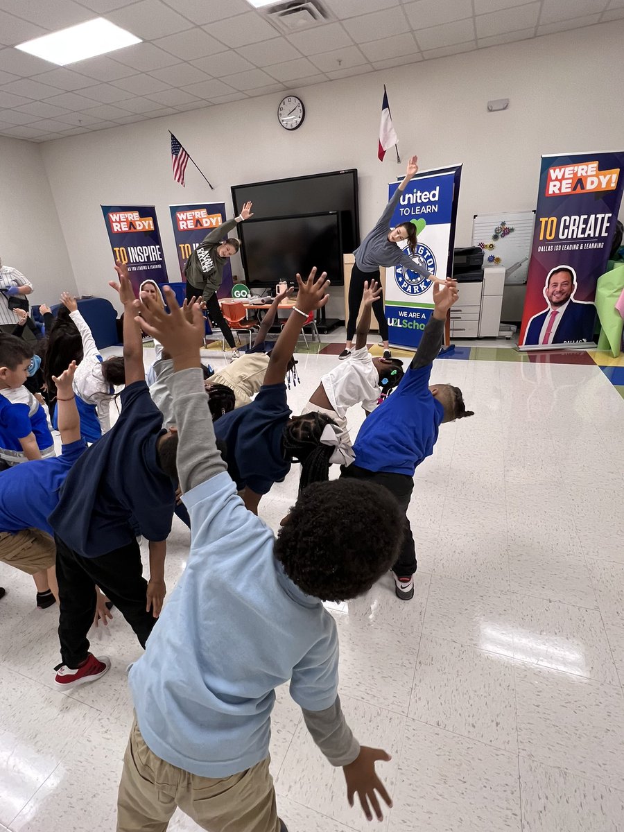 ApeccBulldogs's tweet photo. “What a great afternoon. Kids learning dance with Avant Chamber Ballet. “
#Friday #APECC #agreatplacetostart https://t.co/ypXXB4ODUP