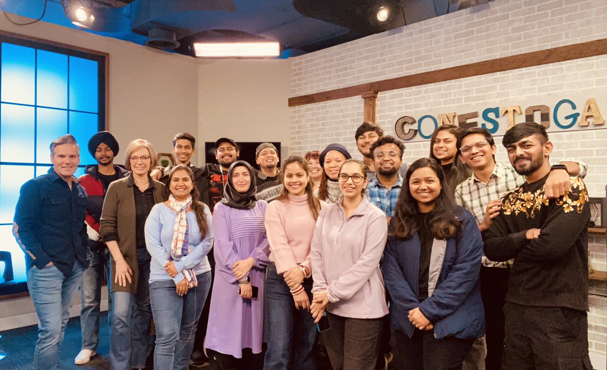 KyleChristie_TV's tweet photo. 🇨🇦🇵🇭🇹🇷🇵🇪🇳🇬🇮🇳 Many of these students started the semester online from their home country. Today we came together. Another solid group. You inspire me. Broadcasting Performance and Digital Media @ConestogaC #kitchener #collegestudents https://t.co/natNWmNua3