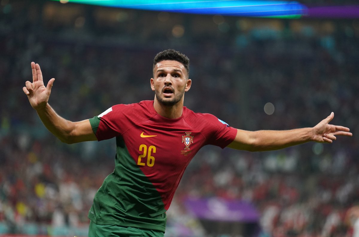 ActuFoot_'s tweet photo. ⚽️ 17'
⚽️ 51'
⚽️ 67'

Première titularisation, premier TRIPLÉ pour Gonçalo Ramos en Coupe du monde 🔥😱🇵🇹 https://t.co/EbBycVRCM0