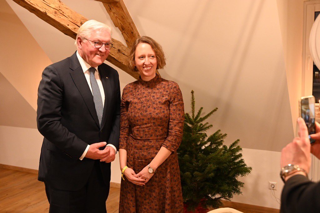Der Bundespräsident hat für zwei Tage seinen Amtssitz nach #Freiberg verlegt. <a href="/UdoLindner/">Udo Lindner</a> und ich haben mit #Steinmeier gesprochen - über die “verrutschte” Gesprächskultur seit Corona und darüber, was unsere Demokratie jetzt braucht. Das Interview morgen bei <a href="/freie_presse/">freiepresse.de</a>