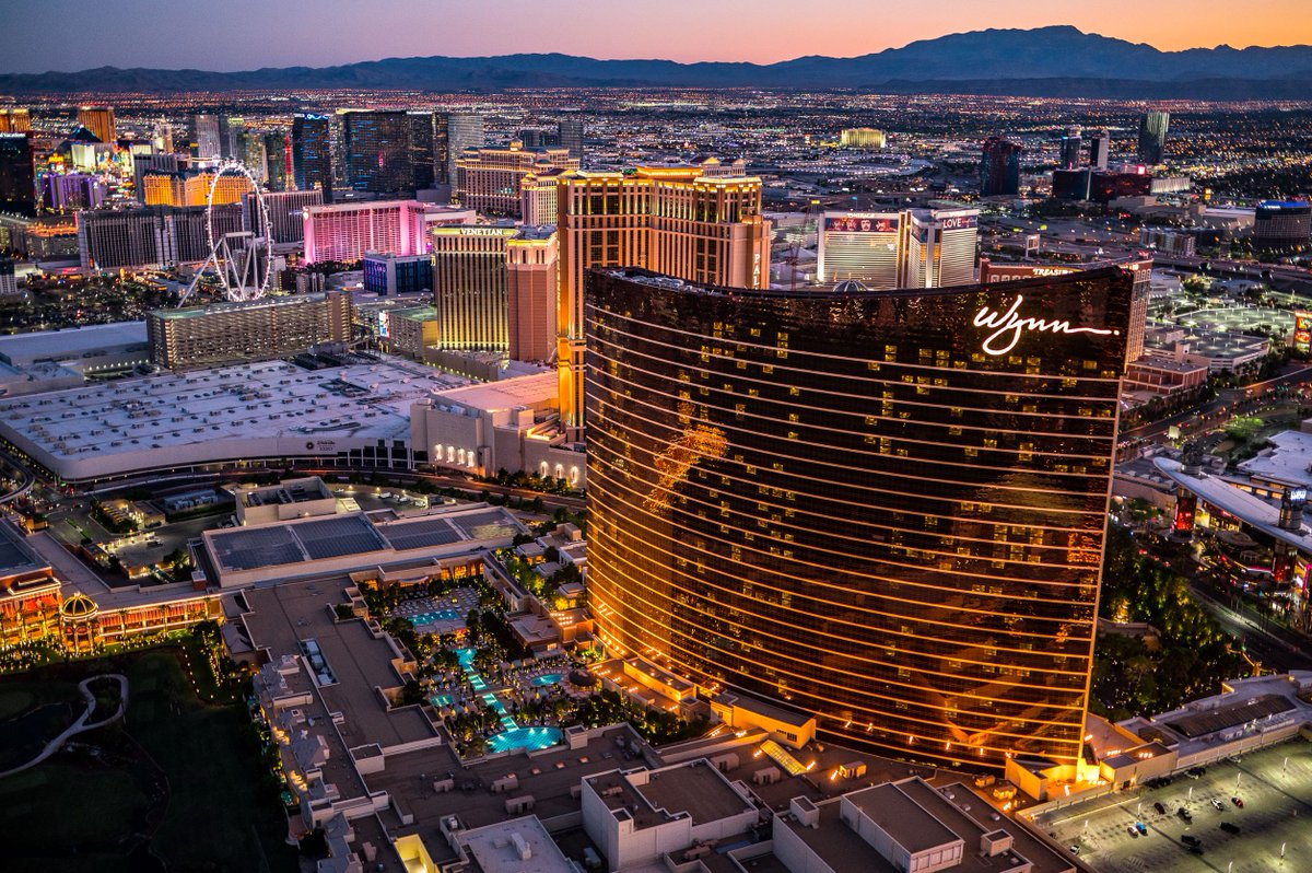 MaverickHeli's tweet photo. How would you describe #Vegas in three words? 🤔 https://t.co/LlUUObze3L