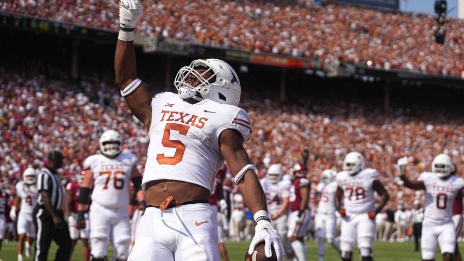 Extremely blessed to have received an offer from the University of Texas! @CoachBoUT @CoachQuedenfeld @BrotherRiceFB @EDGYTIM @Rivals_Clint @DeepDishFB @PrepRedzoneIL @dclay1889 @LemmingReport @WINperformance1 @michaelsobrien @AllenTrieu @BOOMfootball @NLAPerform @ImrSports