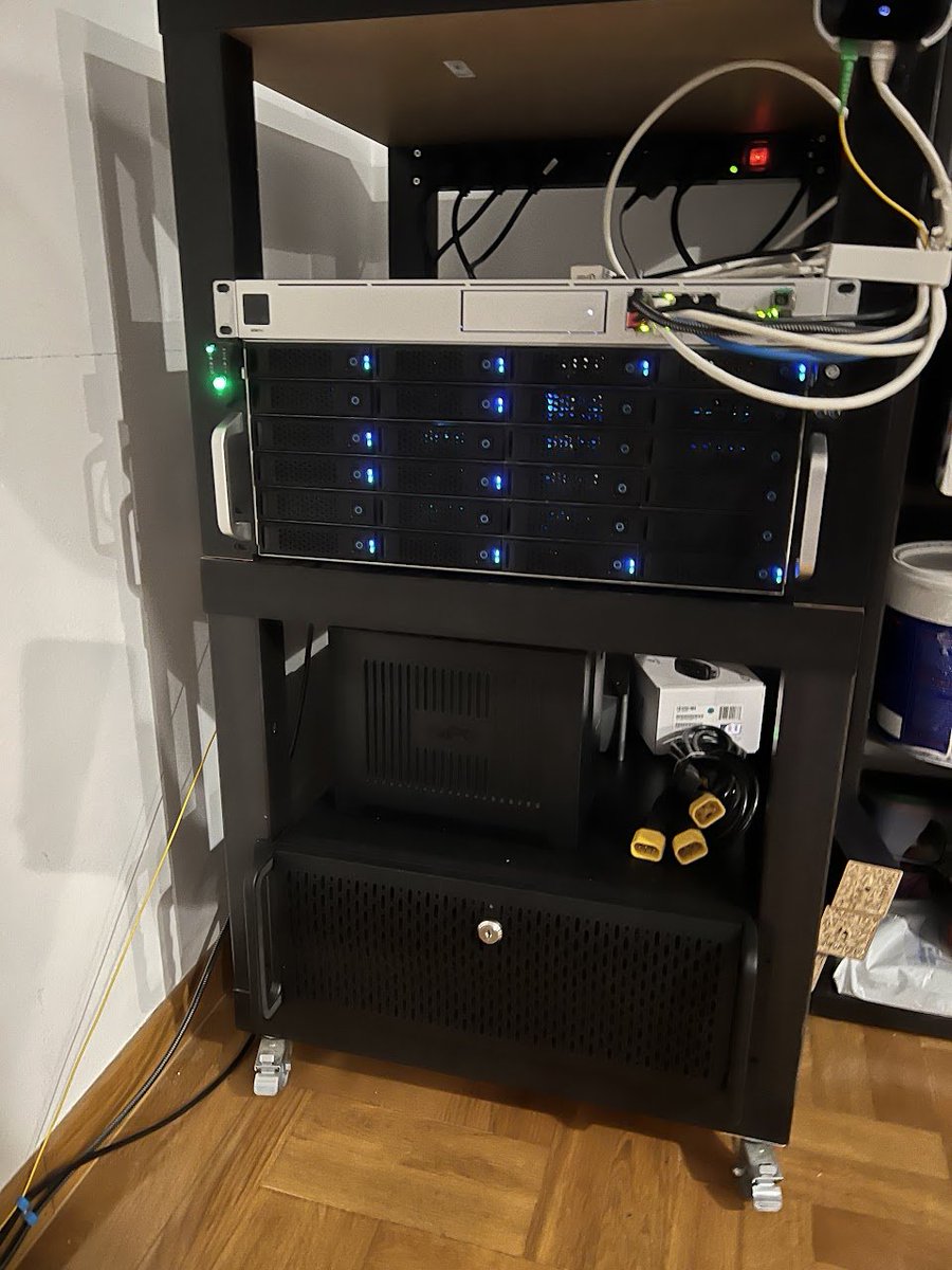 asturking's tweet photo. #iXStorj My local node and my server. Always upgrading https://t.co/n7rzuQjujW