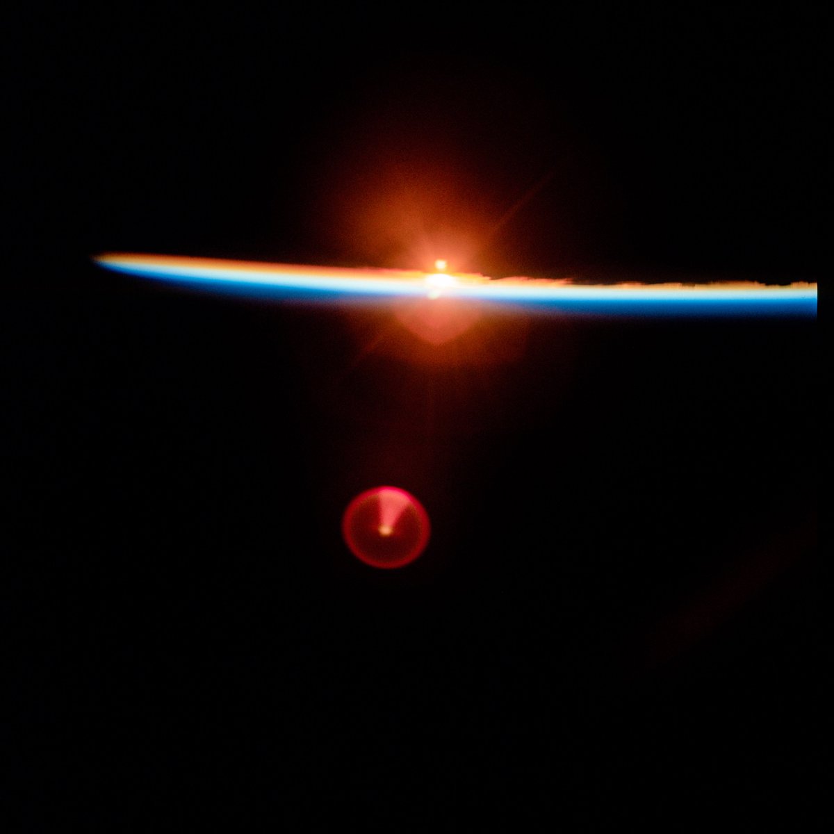 giopagliari's tweet photo. #Apollo17
"PAO: ...at 51 minutes into the flight of Apollo 17 and we're standing by to reacquire the spacecraft through the Carnarvon, Australia"
https://t.co/QwHllARzCK
Credit: NASA/@BenFeist https://t.co/4GKmtb1zew