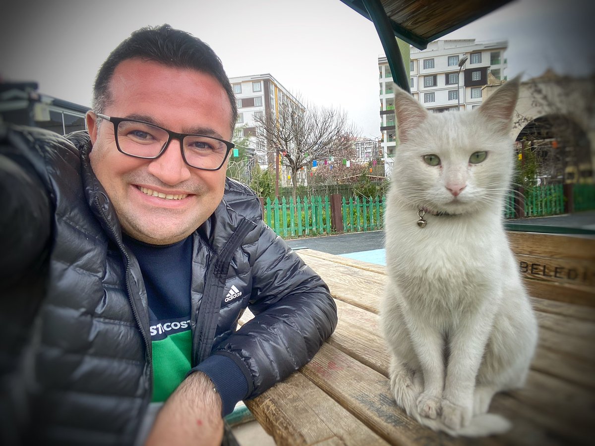 baris_kezer's tweet photo. “Yakın bütün kimliklerinizi, Dünyaya bir de İNSAN olarak bakın…”
♥️
#SevimliDost 🐈 https://t.co/ga6cRd4j3f