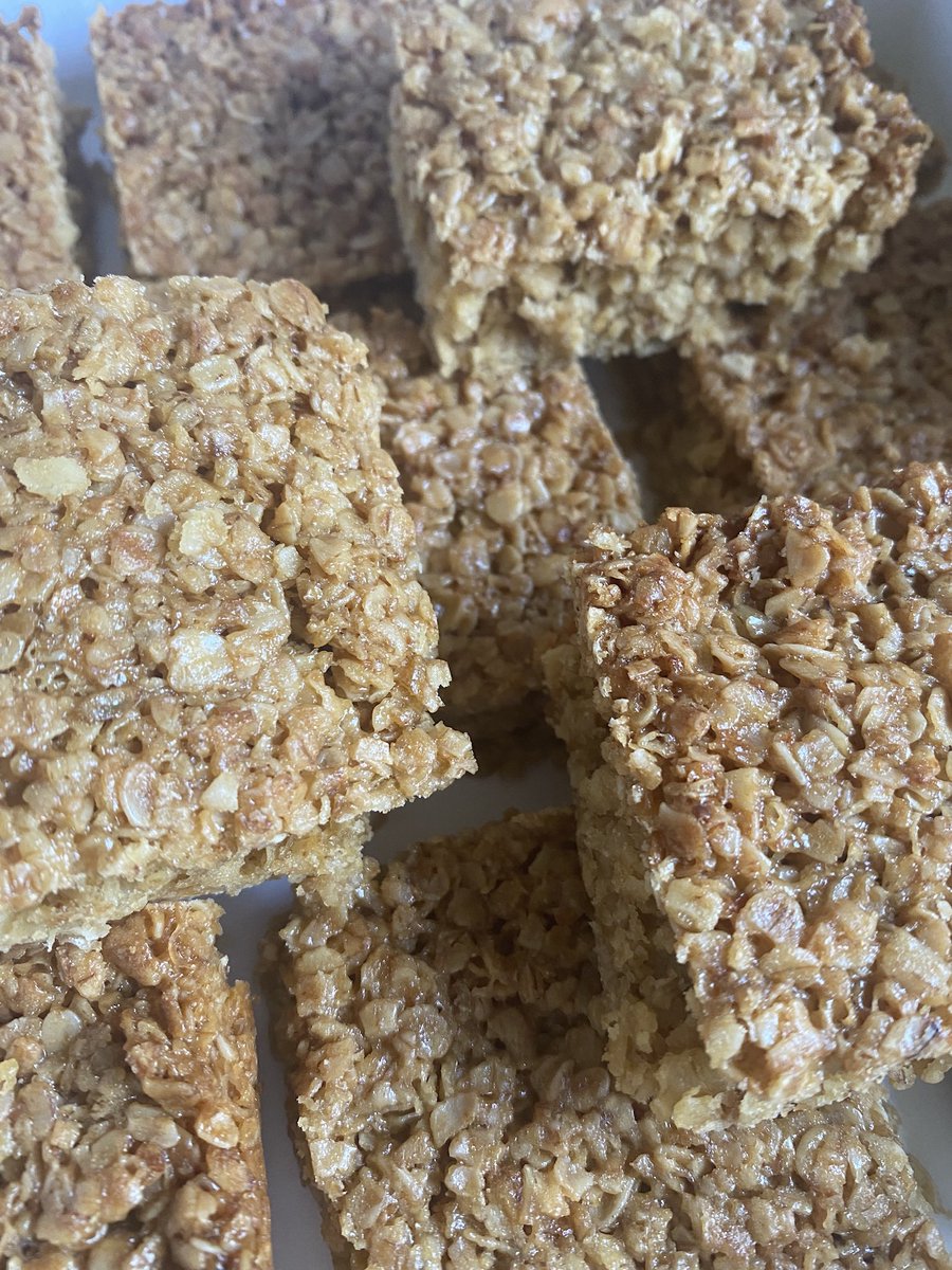 Work lunches? 🤔

Our healthy salad bowls and flapjacks are handmade on the day of delivery. Starting at £10 pp.💚🌱

Please message with any enquiries.
#corporatecatering #cardiff #cardiffvegans #plantbased #vegan #glutenfree #glutenfreevegan #officelunch