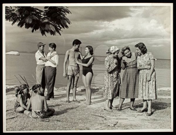 Com Rodolfo del Rio, Iara Farbiaz e Dercy Gonçalves no elenco, "Com minha sogra em Paquetá" está em cartaz na Cinemateca do MAM online. Assista em vimeo.com/channels/cinem….