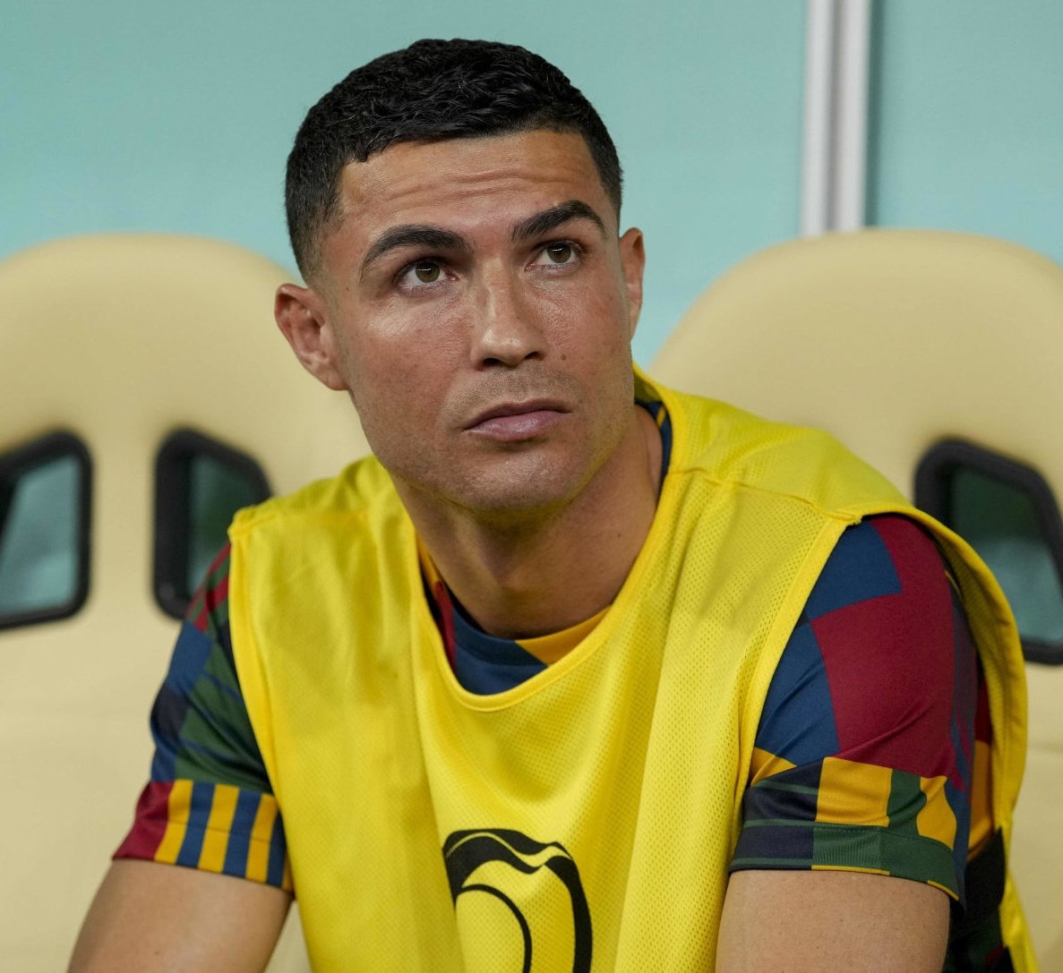 Ups...hat-trick 21-letniego Gonçalo Ramosa. A szczęśliwy kolega z reprezentacji wygląda tak.