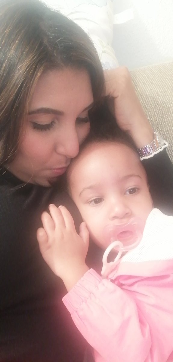 NATALIEDIAZJ's tweet photo. Para fomentar un buen apego con tus hijos hay que dejarlo crecer, que puedan ser independiente. Recuerda que hay dos ingredientes básicos y necesarios para crear un vínculo de apego: el cariño incondicional y la sensibilidad y eficacia para responder a sus necesidades. https://t.co/Ki7KmUqG0t
