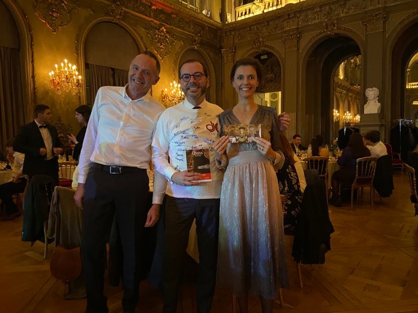 DjceNancy's tweet photo. La promotion actuelle du DJCE de Nancy félicite la promotion sortante (2021-2022) qui a été fraichement diplômée ce samedi 28 novembre. Elle marque la fin d’une belle année universitaire. Les diplômes ont été remis par le parrain de la promotion Monsieur Guillaume Charroyer. https://t.co/0xyc7Xa1Pe