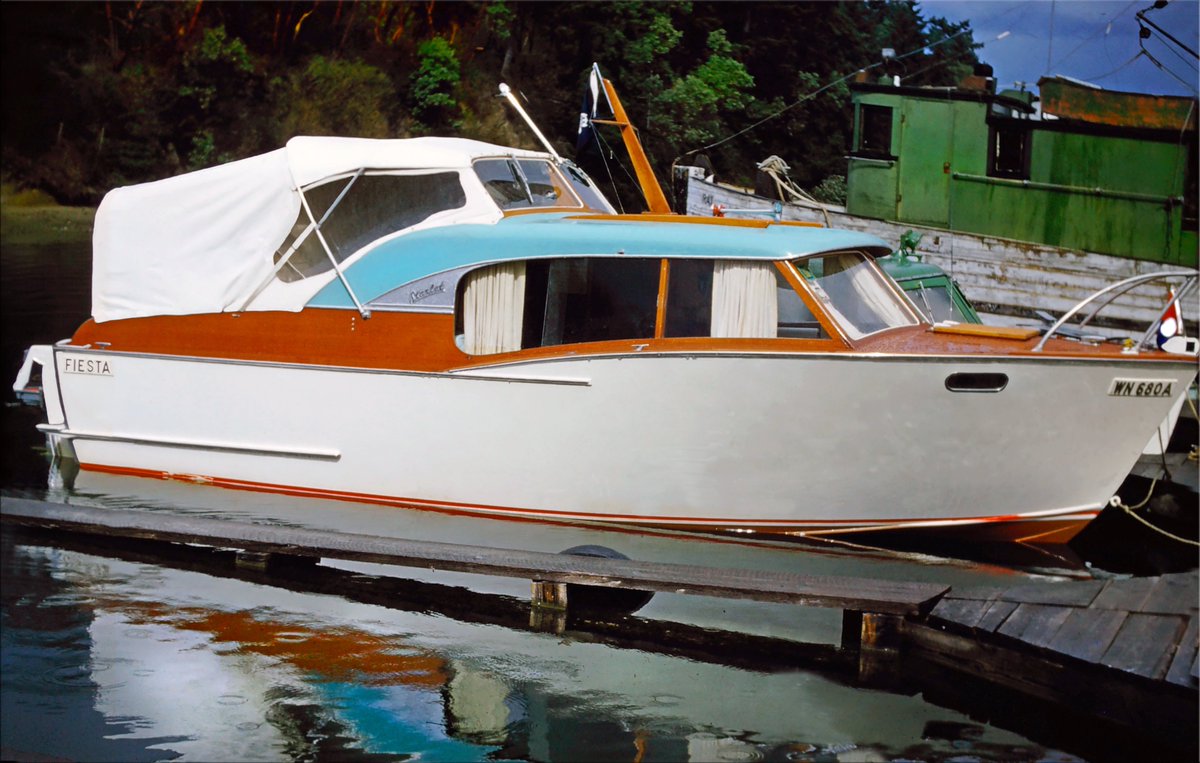 BarronBeauxArts's tweet image. "Fiesta" or "Why I am a Non-Drinker"🍺🍸

I spent most of my childhood weekends, rain or shine, summer or winter, Friday evening to Sunday evening on a boat. This one was “Fiesta”, our largest outboard at 24 feet. (1)

#ArtistOnTwitter #artistsontwitter #PhotoOfTheDay