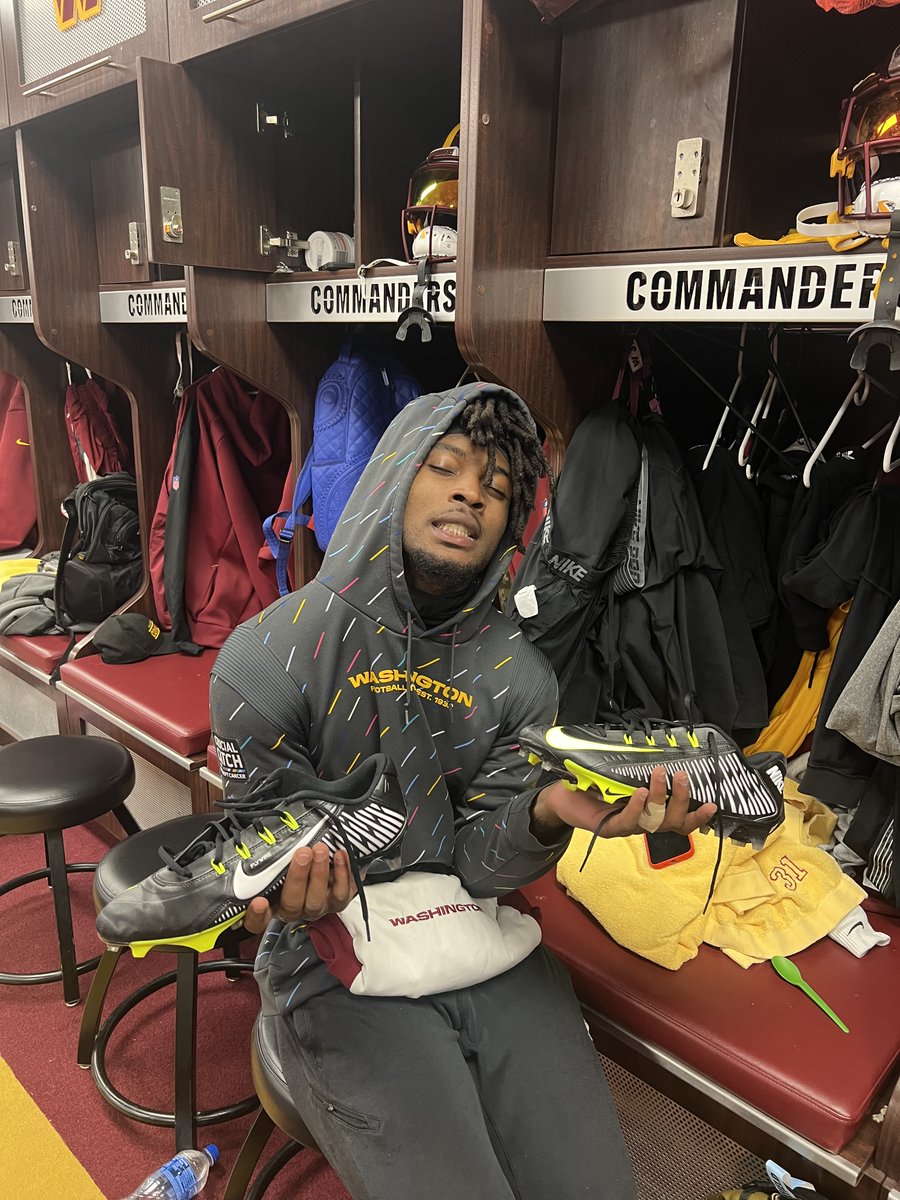 GIVEAWAY 🚨 RT for a chance at <a href="/KCurl_2/">Kam Curl</a>’s signed cleats

#ProBowlVote Kamren Curl