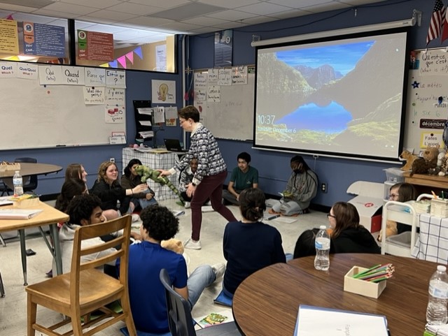 THS_Academics's tweet photo. Caught in the Wild! Ms. Hagood works with her students to speak, read and write French. Her innovative instruction drives student engagement! https://t.co/qUu01Tzs6X