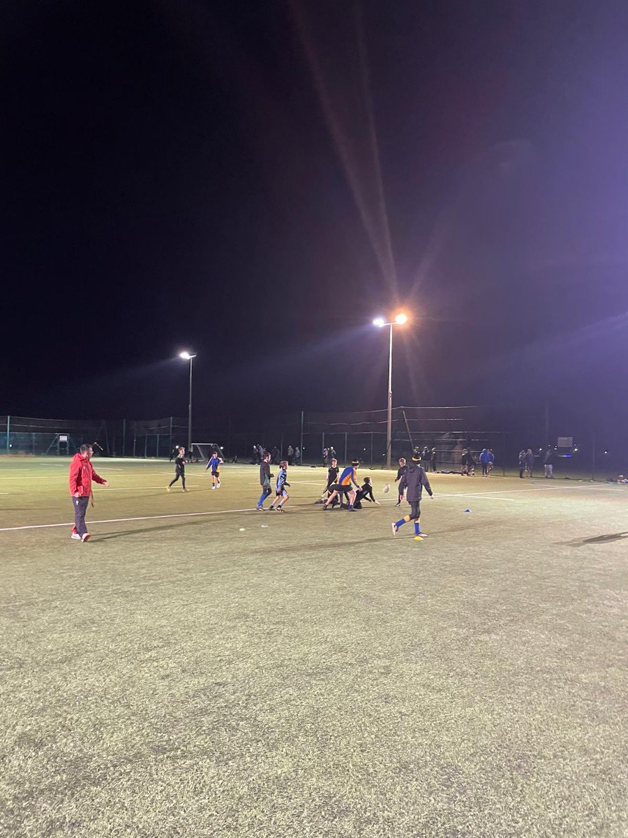 Thanks to M&amp;J coaches from hub clubs <a href="/bridgendathrfc/">Bridgend Athletic</a>  <a href="/SportsMiniRugby/">Sports Minis Juniors</a> &amp; also local club <a href="/Pencoedmandj/">Pencoed RFC M&J</a> for attending this evenings ‘Backline Play’ CPD👍🏻

Great to see coaches taking the opportunity to upskill and take back key points to their teams🏉 <a href="/Breezey_boy/">Marc Breeze</a> <a href="/stefanandrews14/">stefan andrews</a>