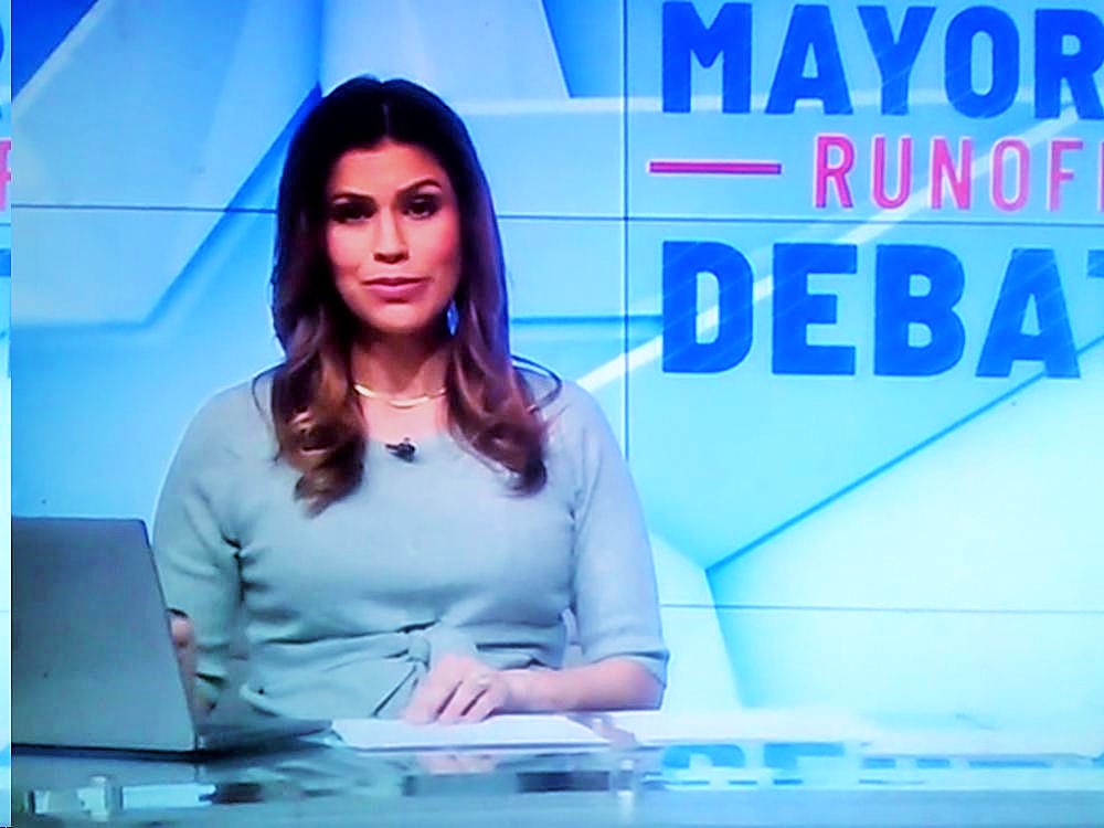 MadisonJPerk's tweet photo. Very Hot &amp; Very Sexy Lindsey &amp; Soon To Be 2 Time Mom Pregnant Britt On The Anchor Desk Last Night Looking Very Nice! Both Wearing Very Nice Color Dresses! @LindseyBoetsch @BrittMorenoTV 👗👗👗👗🔵🔵⚪️⚪️ (Very Sexy Pairing) https://t.co/oczkNjIIJg