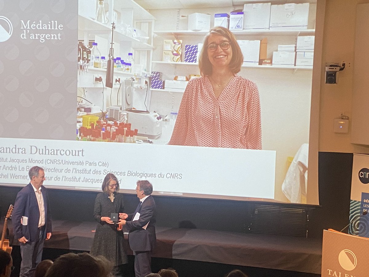 So cool to see Sandra @DuharcourtLab honored tonight with the prestigious @CNRS silver medal! Such a well-deserved recognition for a brilliant scientist and an even better colleague!!