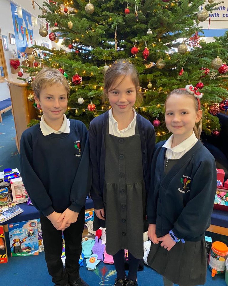 sewadaynotts's tweet photo. Thank you the staff, teachers, students and parents @candleby for collecting from amazing donations and shoeboxes for our appeal! So delighted to see children involved in the act of volunteering #makeadifference https://t.co/W5JcNwWYKH