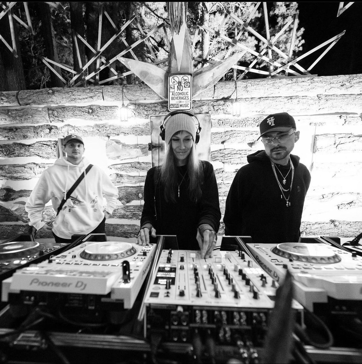 insertsoundphx's tweet photo. 🦇 FEBRUARY 🦇

We are invading Tucson, AZ for a takeover at the legendary Gem &amp; Jam Festival courtesy of our friends at All The Homies!

We’re very hyped to play some soundsystem 140 for our neighbors to the south alongside some of the most talented artists in Arizona ✨ https://t.co/FooceW9Llt