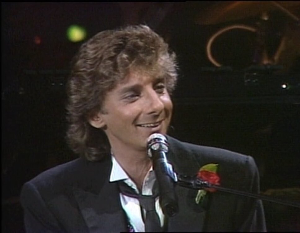 Screenshots from this month’s #ManilowTV and #FanilowFriday videos. Don’t forget that the #BarryManilow 1993 New Year’s Eve Concert is free to watch for everyone as a Christmas gift from Barry! youtu.be/pjj1kZRt5QM