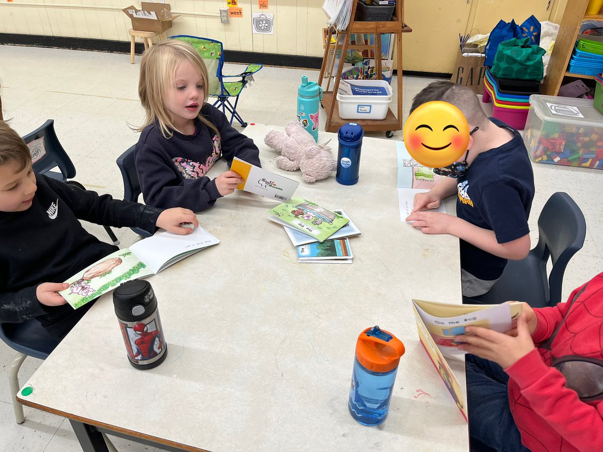 Eunok_Jade_Kim's tweet photo. It’s like Christmas in P/1 Kim today! Thank you so much for the class donation. 🥰 We opened the box and enjoyed reading decodable texts @egwps #decodable books 📚 #syllasense https://t.co/2SCdtetqx3