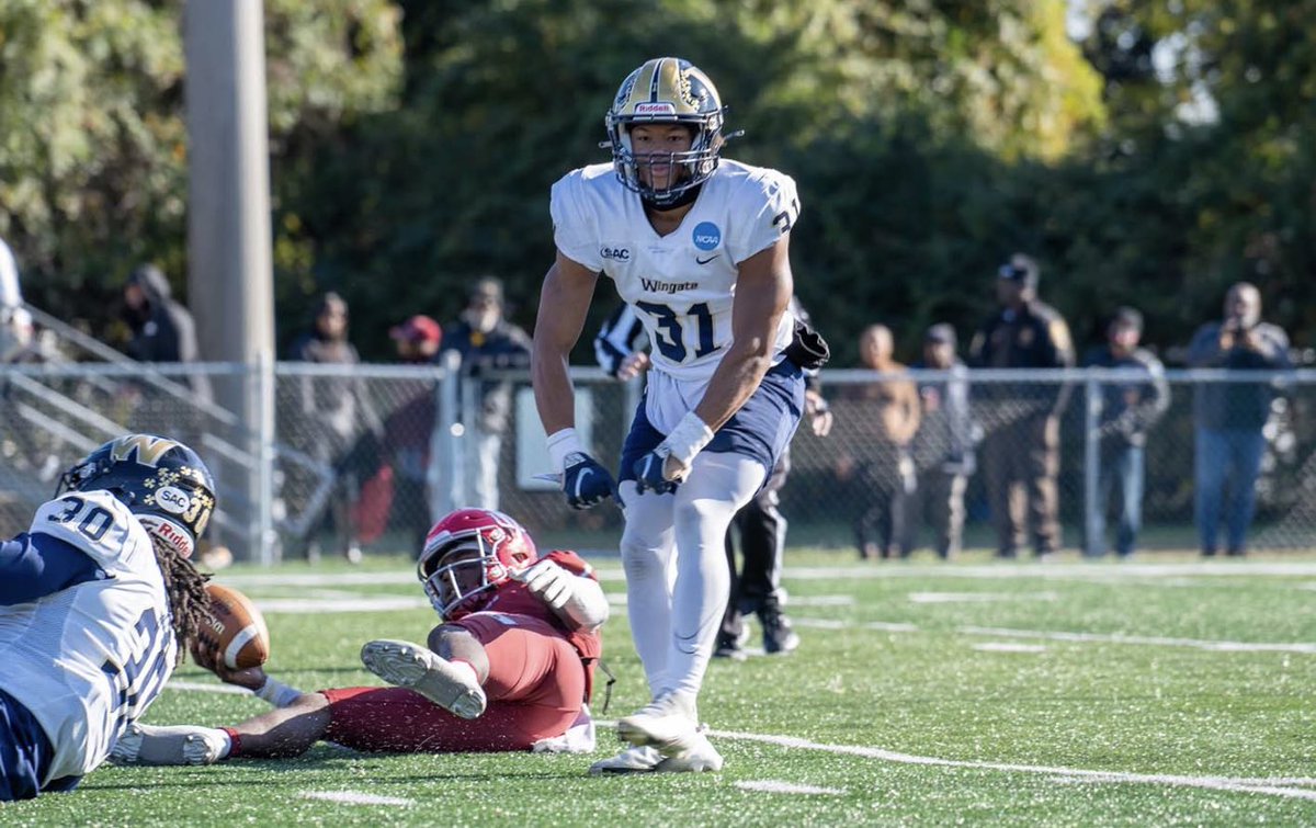 Anttttt1k's tweet photo. Truly Blessed to receive my first offer from Wingate football.
@WU_Bulldogs @WingateFb https://t.co/2WEgGRFKHq