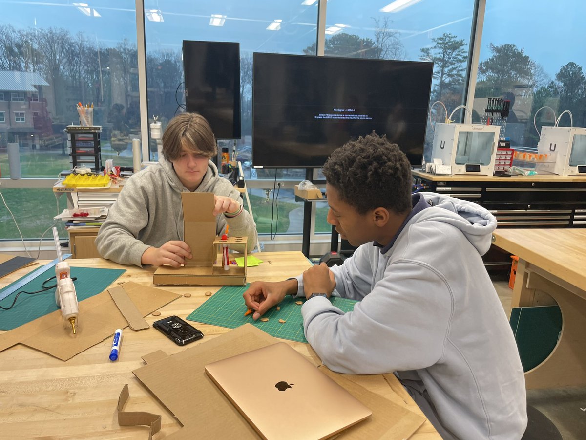 klundstromatmv's tweet photo. Grow 📈 the #authentic learning by working with community partners - today #TheMVSchool teachers and students shared how we do #MVMaker with @RYOBItoolsusa and #MVUpper students shared #virtualreality prototypes with @childrensatl. #realandrelevant all before 8:30am #busymorning https://t.co/ig7Lzmuoe4
