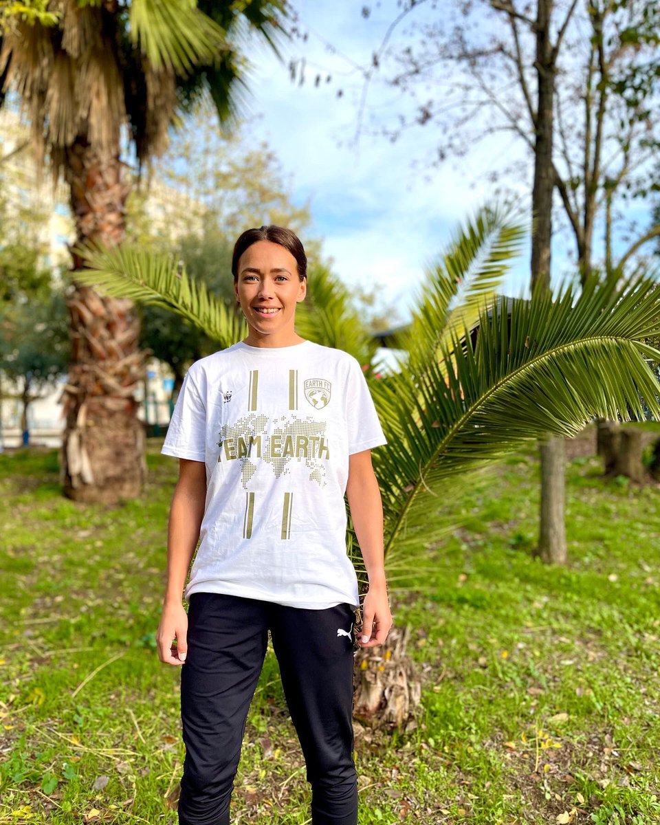 weplaygreen's tweet photo. Our team player @Elinland making some noise for the @WWF / @wwf_uk #TeamEarth campaign!🌍⚽️

Tomorrow’s start of #COP15 presents world leaders with the opportunity to kick-off the Green Shift &amp; commit to reversing nature loss by 2030. We’re all on the same team! 🙌 #2Community https://t.co/e35A4LLxYz