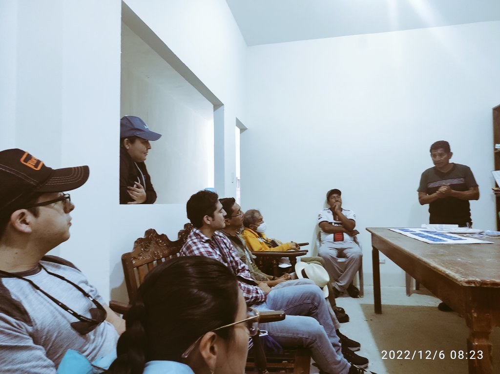 AndreaRosado92's tweet photo. El día hoy el Laboratorio de Investigación en Ecosistemas Acuáticos #LABECO parte del @CADS_ESPOL, acompaño a los estudiantes de la Maestría de Recursos Hídricos #MCIGRH de la @espol, en sus actividades práctico-experimentales, en vinculación con la #JuntadeAgua de #Valdivia https://t.co/5il793MzlZ