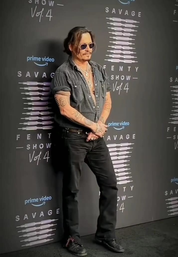 amanda_kenyon20's tweet photo. Just keeps getting better with age❣️ 
🖤❤️‍🔥🔥😍🫣  #JohnnyDepp #JohnnyDepplsALegend 
#JohnnyDeppIsARockStar 
#JohnnyDeppRises #JohnnyDeppKeepsWinning  #JohnnyDeppInFenty #IStandWithJohnnyDepp https://t.co/jCiAZRF5sQ