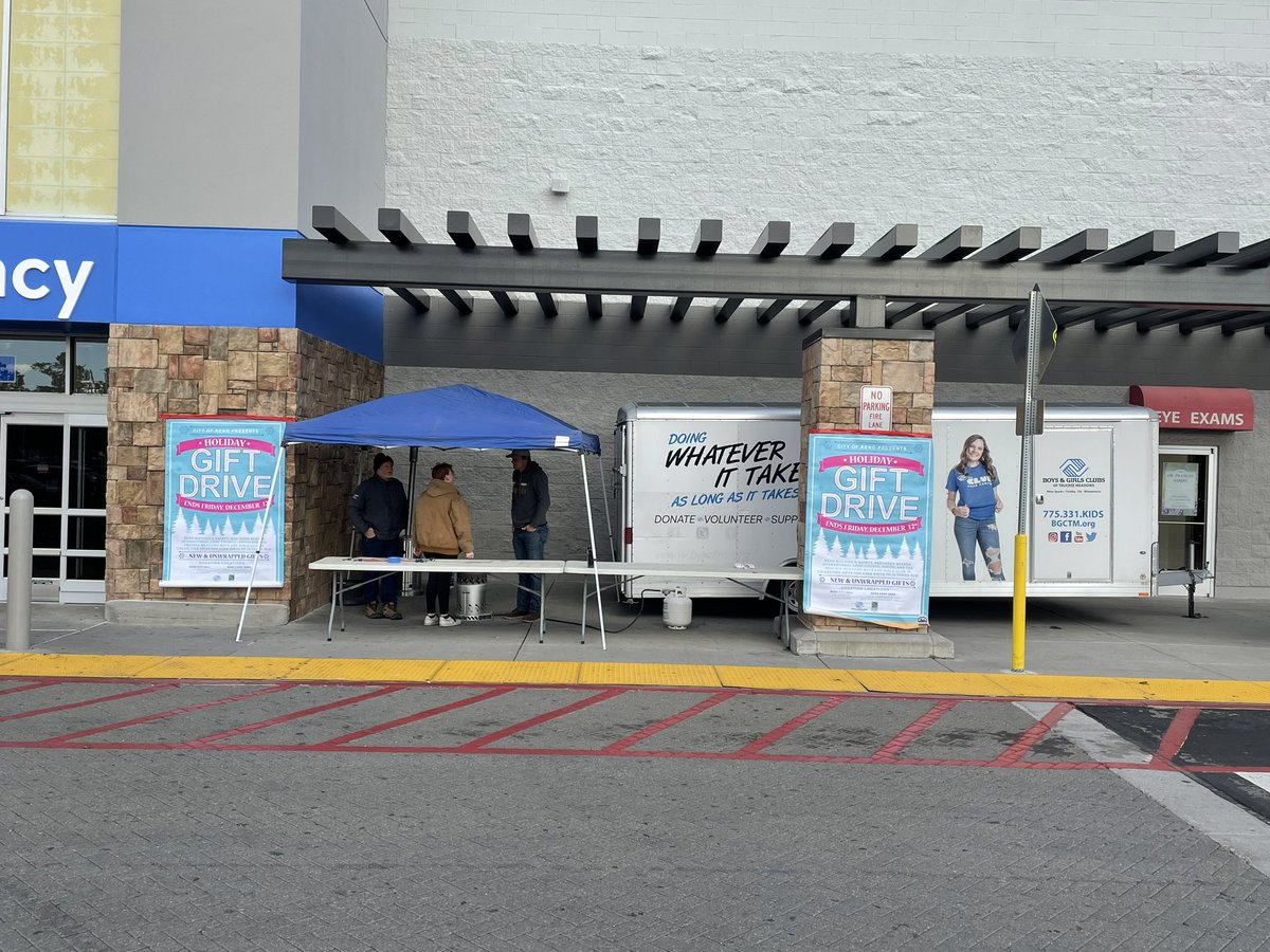 seepingreefly's tweet photo. Our first weekend was a bit of a disappointment. We need your help filling this trailer with toys for @PositivePlace by next week. We’ll be at the Walmart on Damonte in S. Reno this weekend from 9am-5pm on Sat and Sun. @CityofReno @washoecounty @cityofsparks https://t.co/kXXxfBv6cn