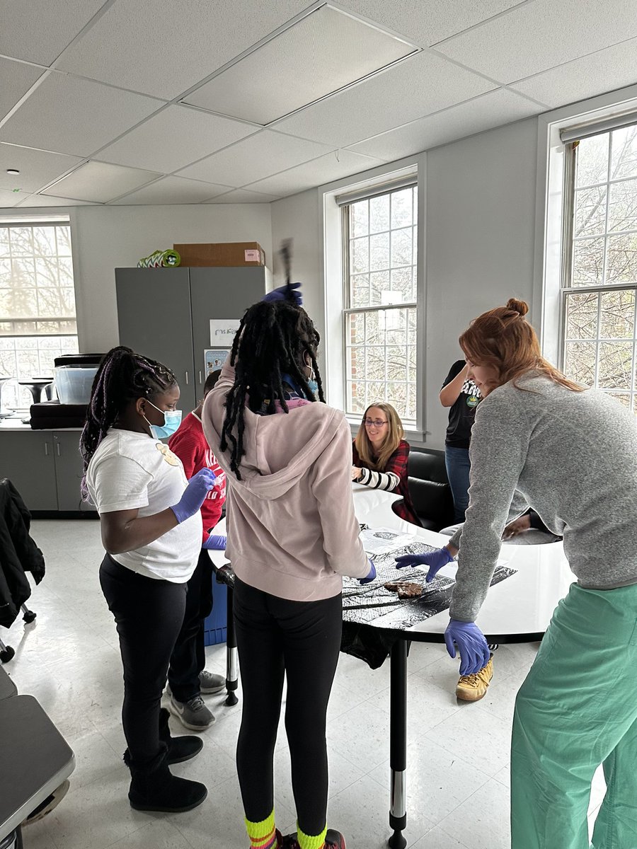 headsup_osucom's tweet photo. Last Friday we visited @IPROMISESchool to teach the 4th graders about the brain and mental health! One thing we can say for sure is that the future of healthcare is so bright! 🧠🌟 https://t.co/XCpYPQXciH